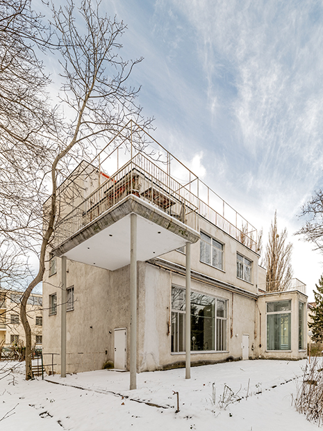 In 2015, the house was already in poor condition.