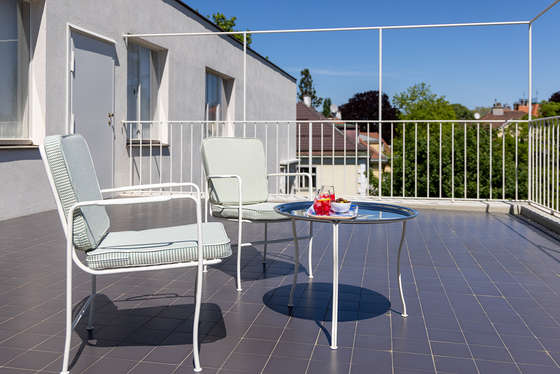 From the sunbathing terrace, there is a special view of Villa Beer and its garden.