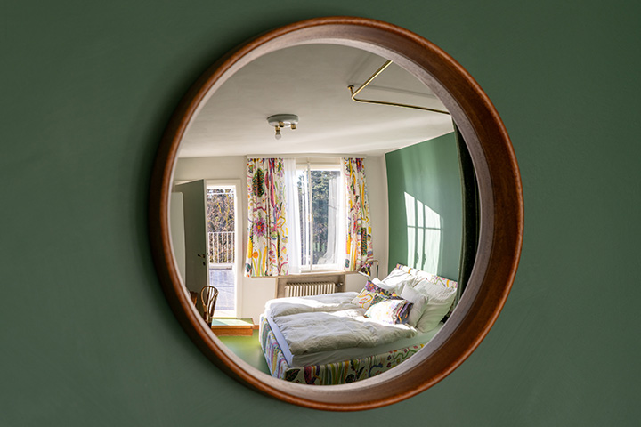 A slightly different view of the guest room!