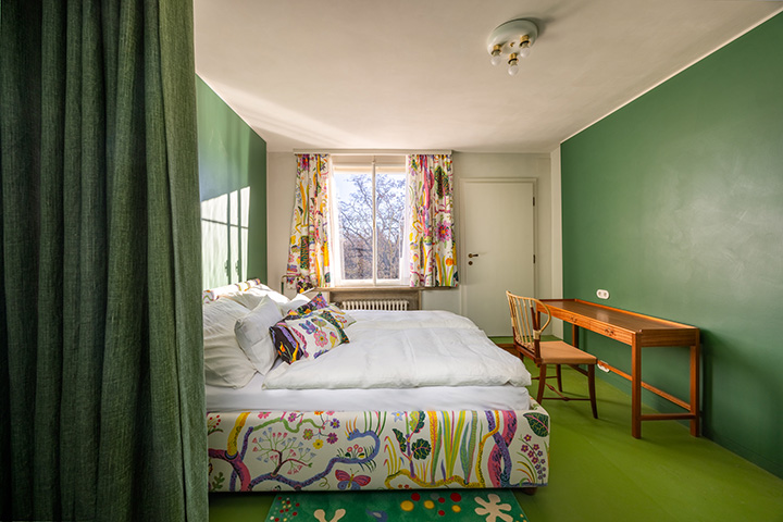 The Double Room Hawai offers direct access to the sunbathing terrace